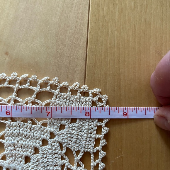 Beautiful Linen/Crocheted Runner - Picture 7 of 7